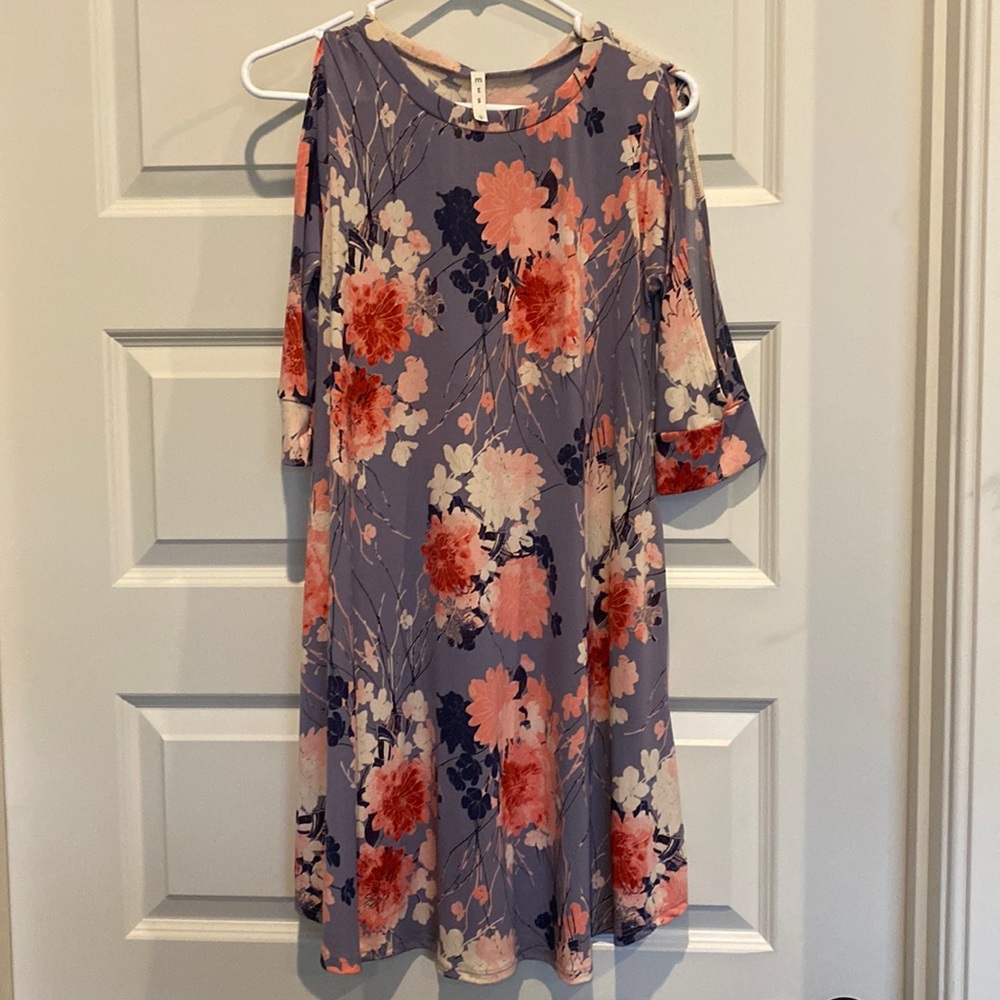 MTS floral dress with 3/4 sleeves and shoulder cut-outs. Junior’s S.